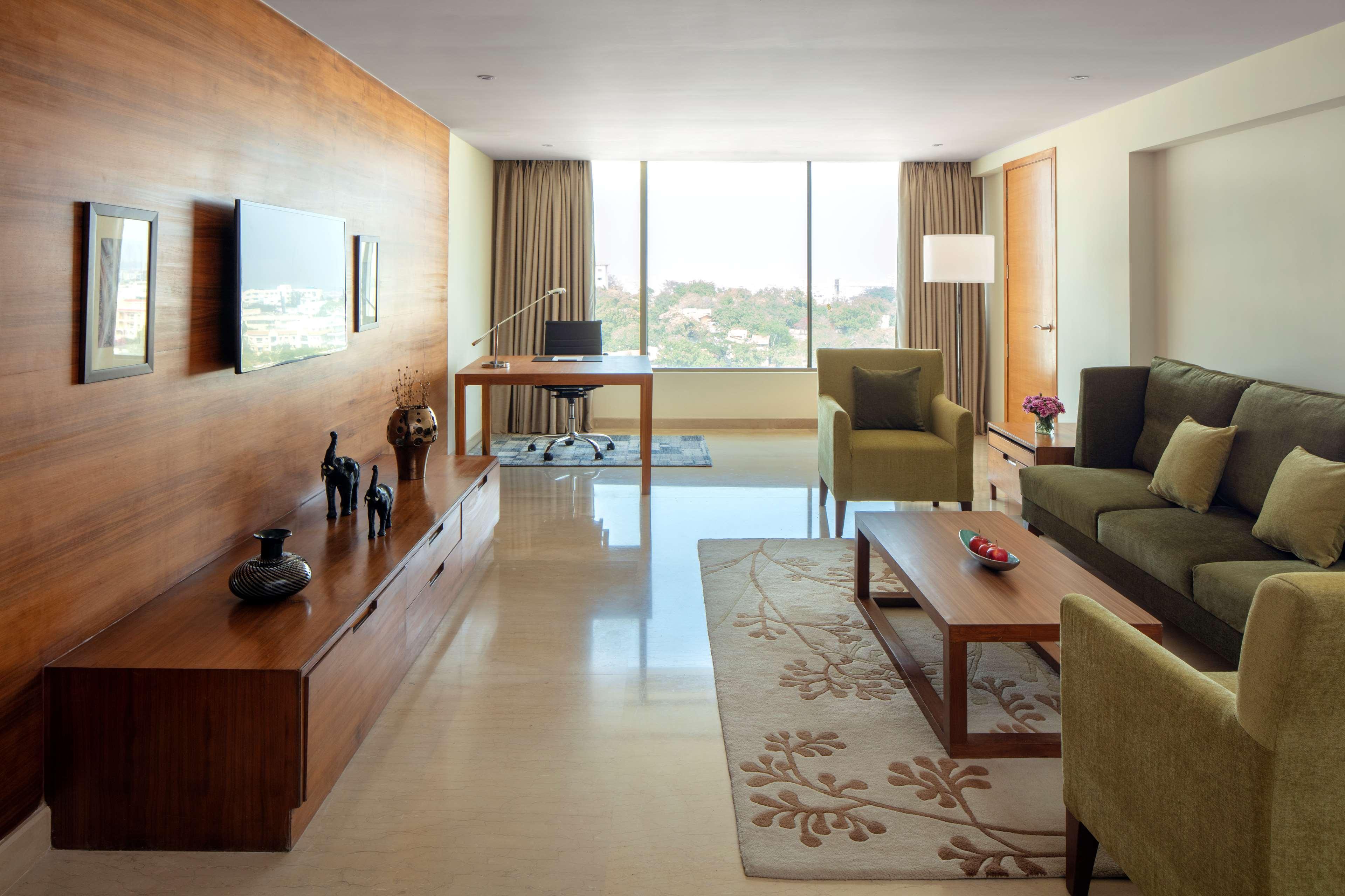 Radisson Blu Plaza Hotel Hyderabad Banjara Hills Exterior foto A living room at the Taj Mahal Palace, Mumbai