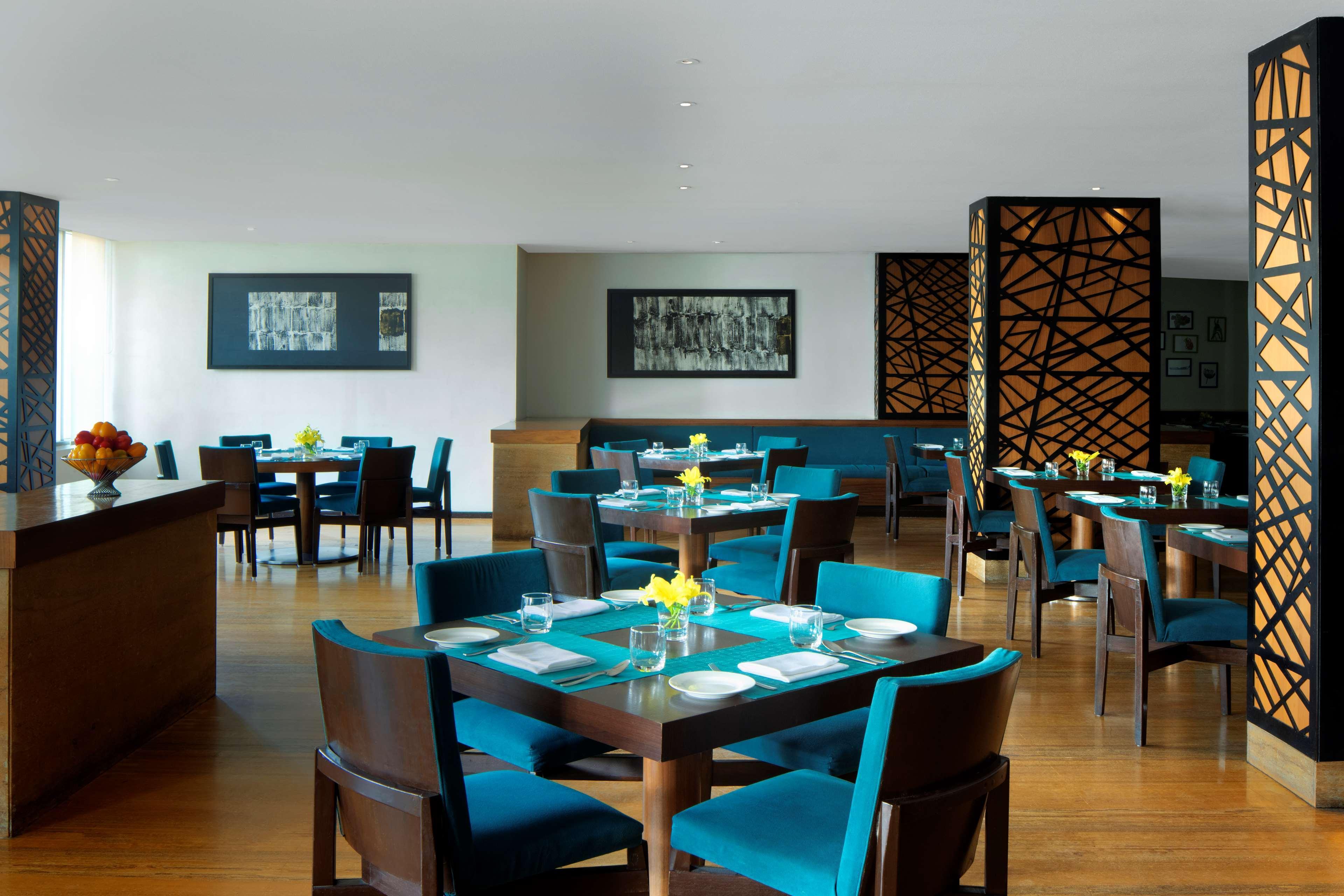 Radisson Blu Plaza Hotel Hyderabad Banjara Hills Exterior foto The Park, Hyderabad